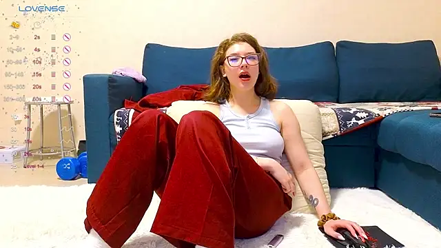 Snapshot of Love_plat1na chatting on January 27, 2025, 6:52 pm Love plat1na online show from January 27, 2025, 6:52 pm