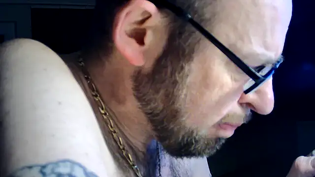 FABIOGLASSES online show from November 15, 2025, 1:47 am