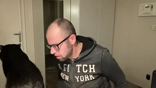 FABIOGLASSES online show from November 20, 2025, 11:26 pm