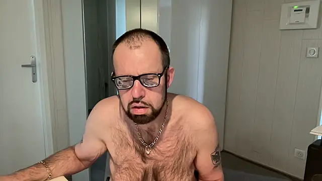 FABIOGLASSES online show from April 19, 2026, 5:34 pm