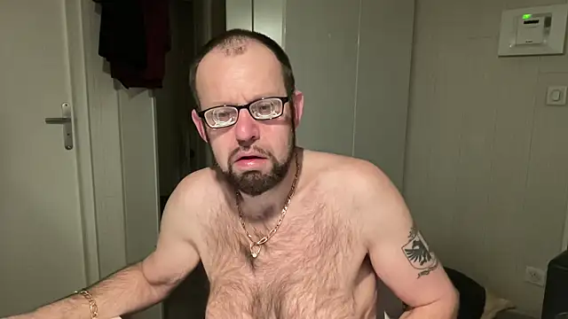 FABIOGLASSES online show from April 24, 2026, 12:35 am