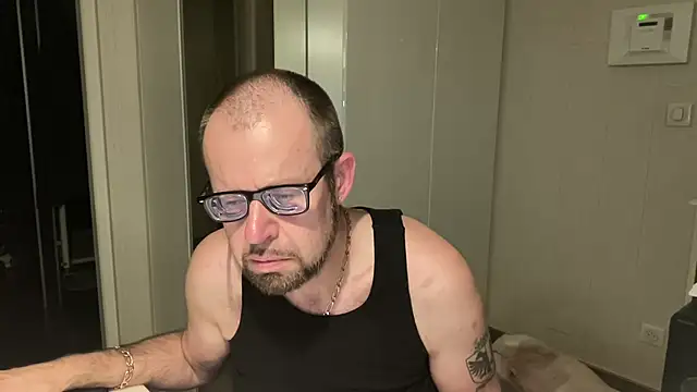 FABIOGLASSES online show from June 7, 2026, 8:45 pm
