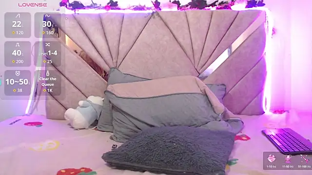 Snapshot of CheryBlossomm chatting on October 7, 2025, 4:53 am CheryBlossomm online show from October 7, 2025, 4:53 am