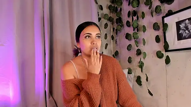 aisha es online show from February 19, 2025, 11:04 pm