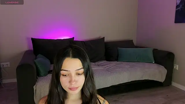 mo1ly online show from February 16, 2025, 3:16 pm