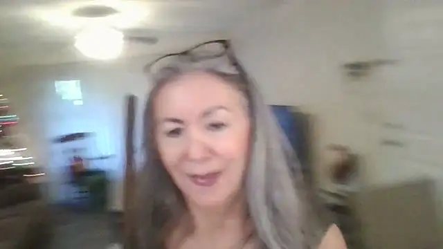 EvaRobinson online show from January 2, 2025, 9:28 pm