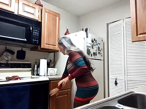 EvaRobinson online show from January 21, 2025, 3:32 pm