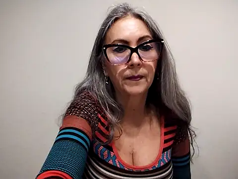 EvaRobinson online show from January 21, 2025, 6:34 pm