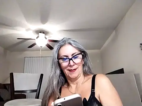 EvaRobinson online show from February 13, 2025, 12:02 am