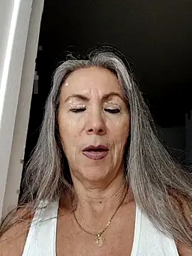 EvaRobinson online show from February 19, 2025, 1:50 pm