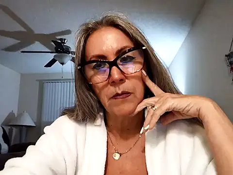 EvaRobinson online show from February 25, 2025, 12:03 am