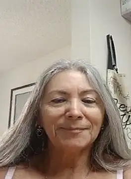 EvaRobinson online show from September 19, 2025, 5:24 pm