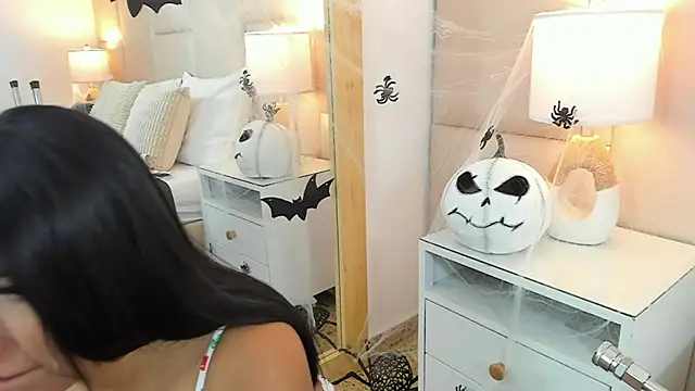 AntoniaRoss  online show from October 28, 2025, 12:19 pm