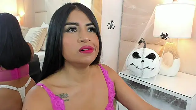 AntoniaRoss  online show from October 30, 2025, 1:01 pm