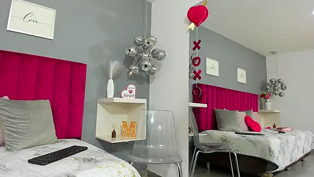 MauraGray online show from February 28, 2025, 10:06 pm