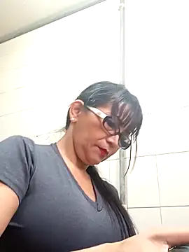 kelly dirty  online show from February 5, 2026, 6:01 pm