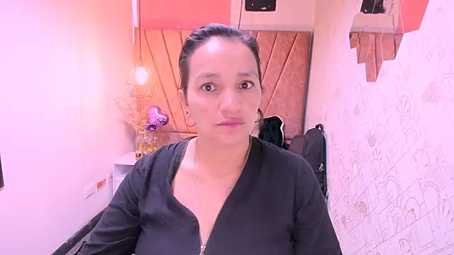 MarilynMiilf  online show from September 18, 2025, 7:38 pm