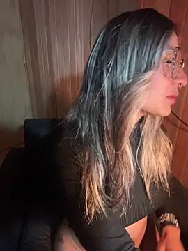 AliceStone19 online show from April 21, 2026, 2:26 am