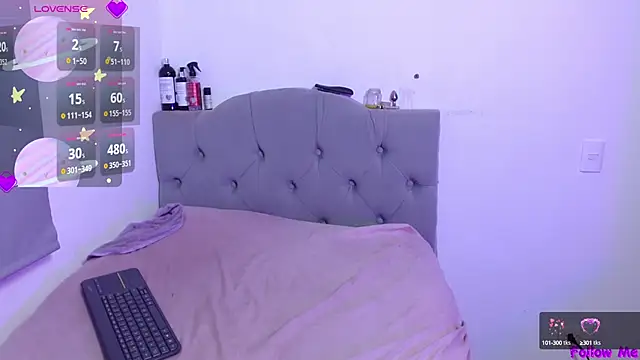 Red-moon1 online show from March 12, 2025, 2:34 pm