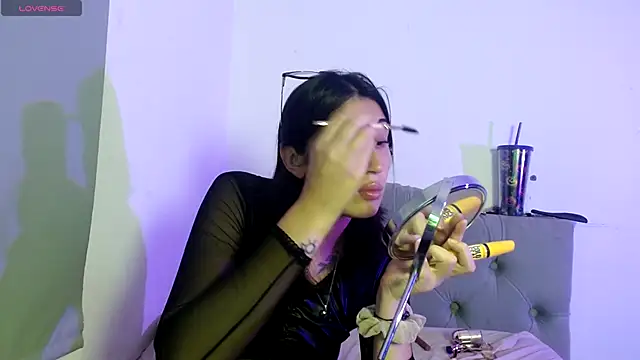 Red-moon1 online show from October 21, 2025, 6:03 am