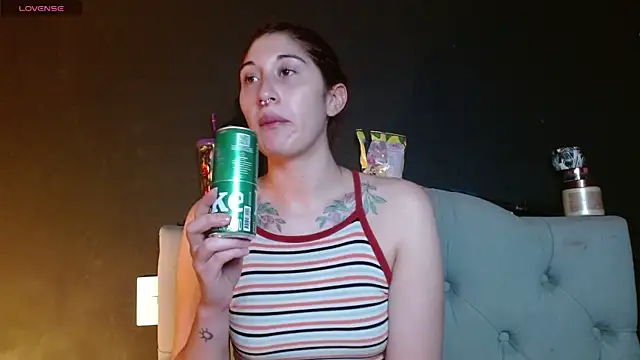 Red-moon1 online show from April 16, 2026, 4:02 am