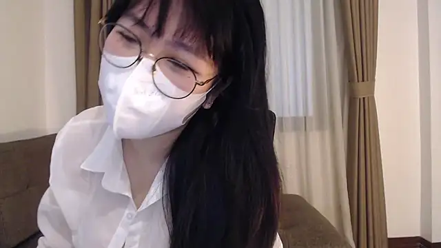 Onee-Chew online show from November 4, 2025, 3:49 am