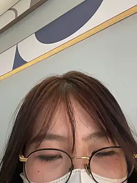 Onee-Chew online show from April 21, 2026, 1:42 am