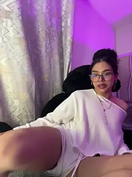 Snapshot of Samantha_Bernardo chatting on June 21, 2026, 5:21 am Samantha Bernardo online show from June 21, 2026, 5:21 am