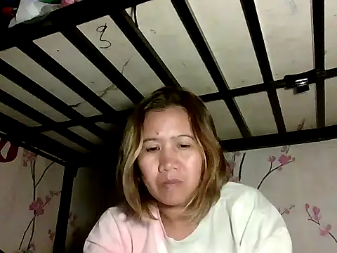 sweet smile4u online show from November 13, 2025, 3:55 pm