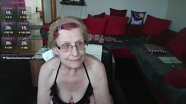 HeisseomaOriginal online show from February 28, 2025, 3:04 pm