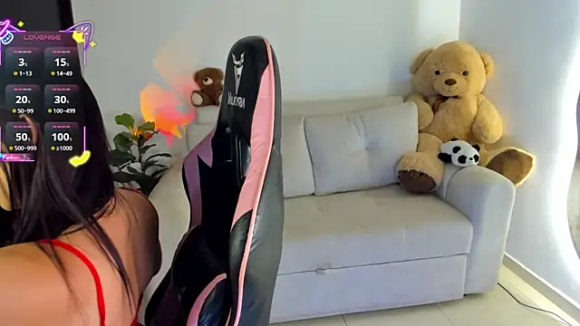 eval lee18 online show from October 3, 2025, 3:25 am