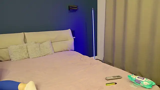 Mila Anders online show from September 9, 2025, 4:23 am