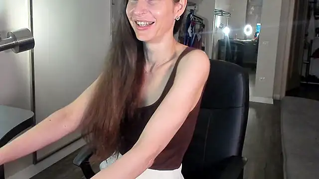 Snapshot of Mila_Anders chatting on June 27, 2026, 4:39 am Mila Anders online show from June 27, 2026, 4:39 am