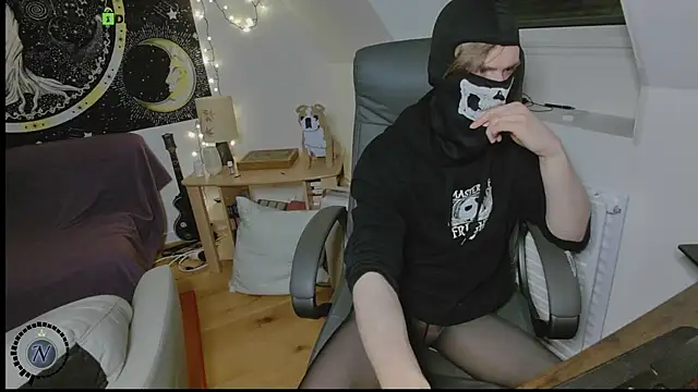 Nyl0nnickb0y online show from December 1, 2025, 9:20 pm