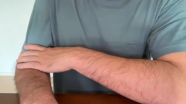 qualunque 21 online show from September 15, 2025, 4:07 pm