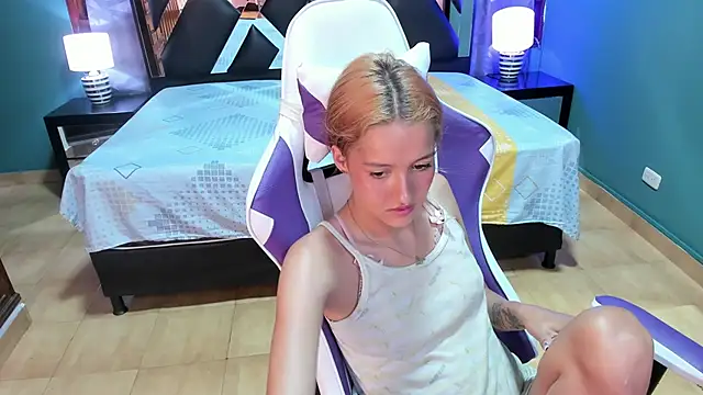 Linda4Petite online show from January 20, 2025, 9:32 pm