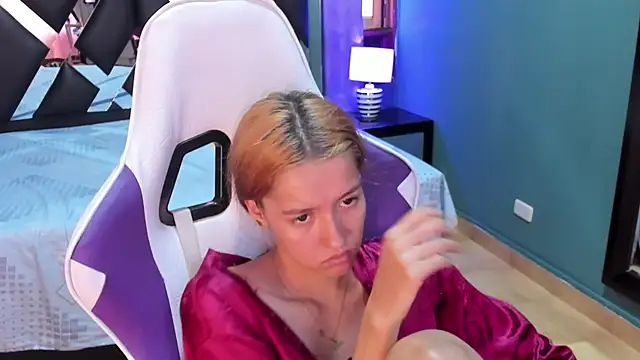 Linda4Petite online show from January 26, 2025, 4:41 pm