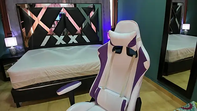 Linda4Petite online show from January 28, 2025, 5:56 pm