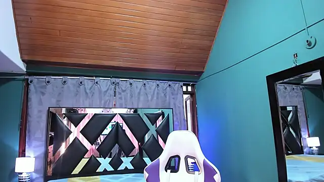 Linda4Petite online show from February 11, 2025, 9:35 pm