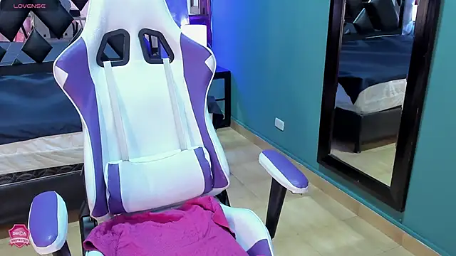 Linda4Petite online show from March 7, 2025, 9:38 pm