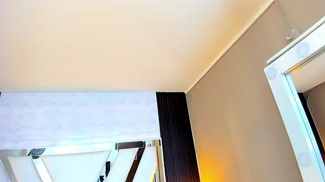 Linda4Petite online show from November 29, 2025, 6:00 pm