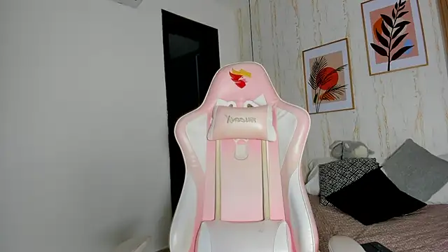 CameronCollins  online show from January 16, 2025, 7:31 pm