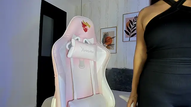 CameronCollins  online show from September 17, 2025, 7:48 pm