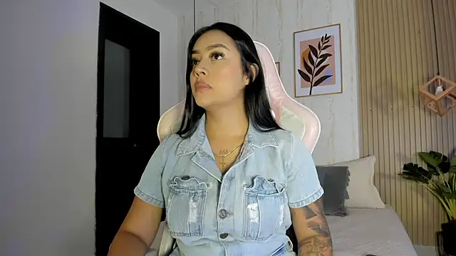 CameronCollins  online show from September 23, 2025, 7:50 pm