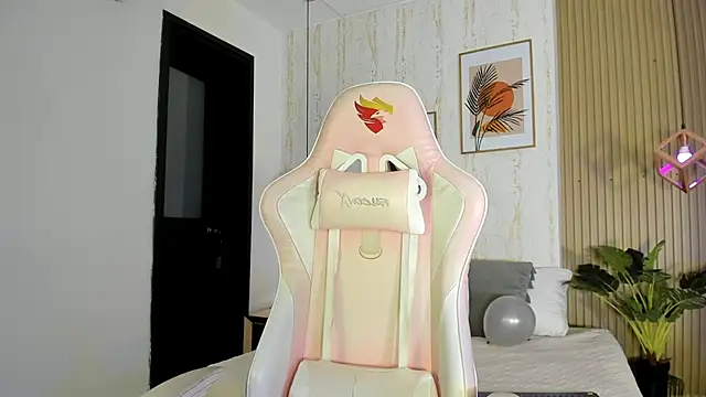 CameronCollins  online show from October 30, 2025, 7:47 pm