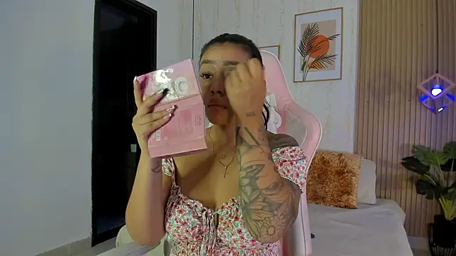 CameronCollins  online show from December 3, 2025, 7:34 pm