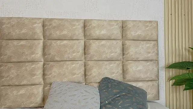 CameronCollins  online show from April 17, 2026, 7:39 pm