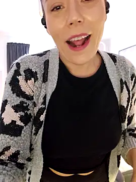 Ellie-L-Elizabeth online show from February 6, 2025, 1:10 pm