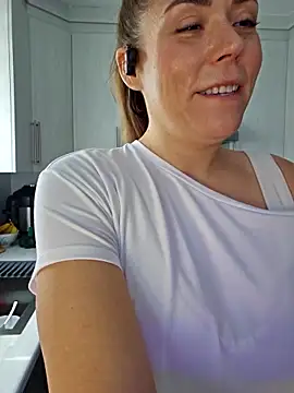 Ellie-L-Elizabeth online show from February 25, 2025, 3:16 pm