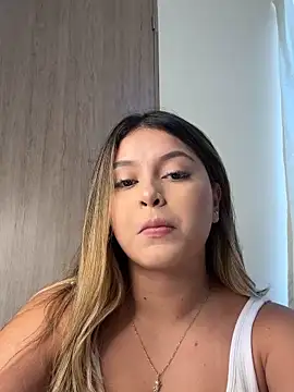 Snapshot of lunablossom_ chatting on December 29, 2024, 6:27 pm lunablossom online show from December 29, 2024, 6:27 pm